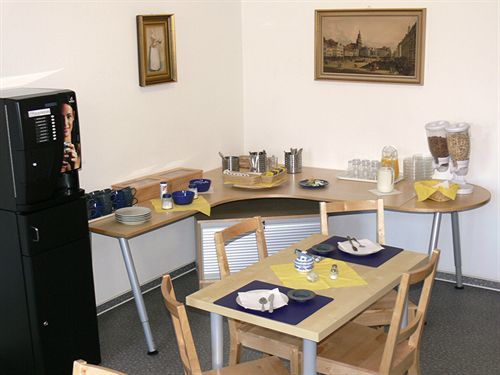 A Bed Privatzimmer Dresden - Nichtraucherpension מראה חיצוני תמונה